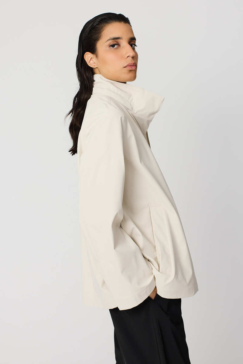 GABARDINA IMPERMEABLE WAI COLOR BLANCO ROTO 2